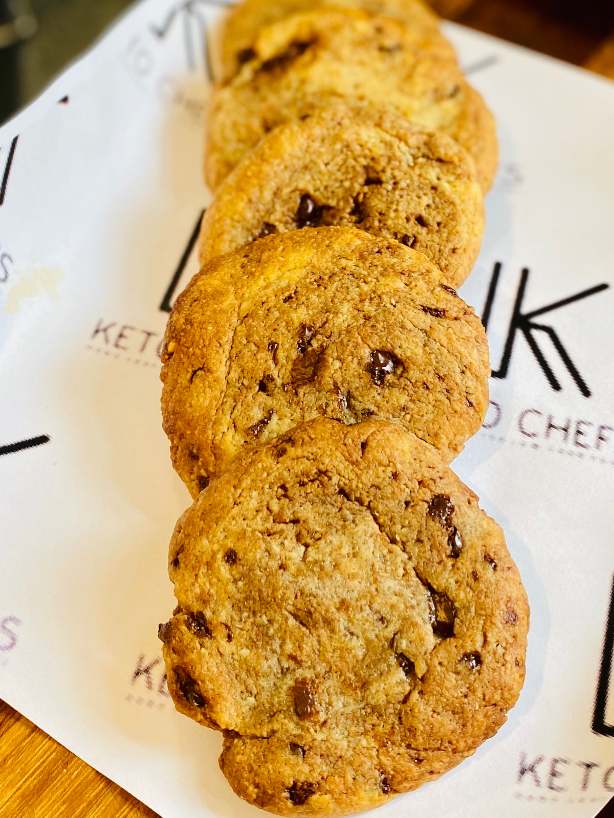 Peanut Butter & 90% Dark Chocolate Chip Cookie x 6 (do not freeze me)